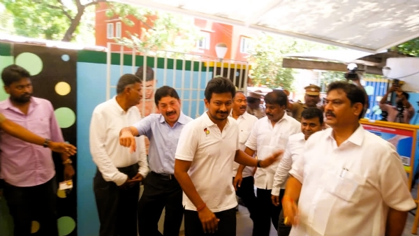 تمل ناڈو کے نائب وزیر اعلی ادے نیدھی اسٹالن نے پرچہ نامزدگی داخل کیا