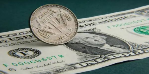 روپے نے مضبوطی دکھائی، آر بی آئی کی مداخلت کے بعد 13 برسوں میں سب سے بڑی تیزی
