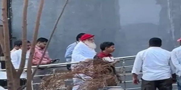 میڈیکل جانچ کے لیے اندور پہنچا آسارام، سخت سیکورٹی میں سائیڈ گیٹ سے داخل ہوا