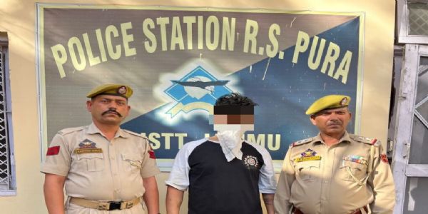 پولیس نے آر ایس پورہ سے ایک مطلوبہ بدمعاش کو گرفتار کیا