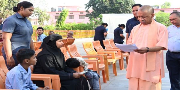 ضرورت مندوں کے لیے رہائش اور بیماروں کے علاج کا انتظام کیا جائے گا: وزیر اعلی یوگی