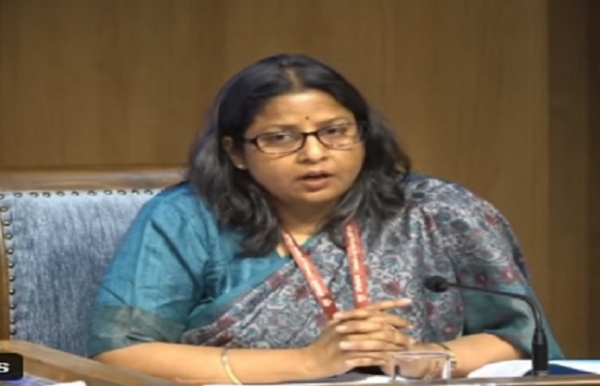 ملک کے پاس 60 دنوں کے خام تیل کے ذخائرموجود ، آٹھ ریاستوں کے لیے کمر شیل ایل پی جی کوٹہ میں 10 فیصد اضافہ