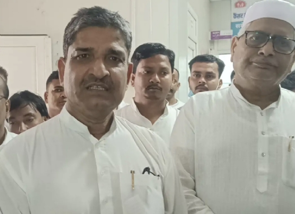 45 ڈاکٹروں سے22 لاکھ لوگوں کا علاج کیسے کر سکتے ہیں؟: ایم پی جاوید آزاد