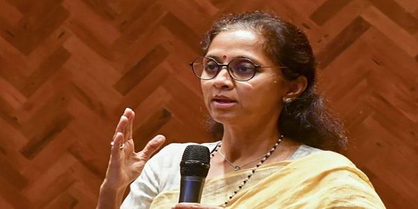 سپریہ سولے نے قبول کیا فڑنویس کا چیلنج ، خواتین ریزرویشن پر کھلی بحث کا اعلان