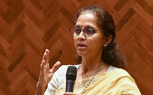 Politics Maha Sule Fadnavis Debate