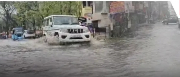 گوہاٹی میں پانی جمع ہونے پر اے آئی یو ڈی ایف نے حکومت کو تنقید کا نشانا بنایا