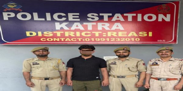 ریاسی پولیس نے غیر قانونی شراب فروش کو گرفتار کیا