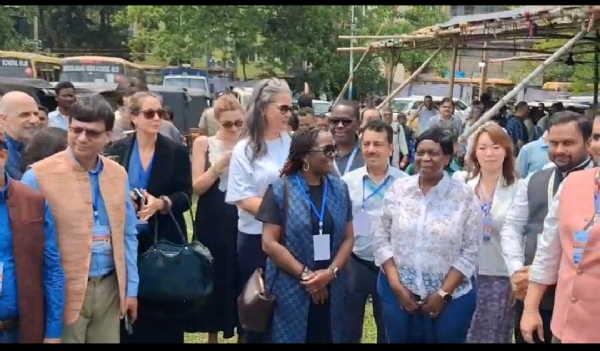 غیر ملکی وفد نے مغربی بنگال کے سلی گڑی میں انتخابی تیاریوں کا جائزہ لیا