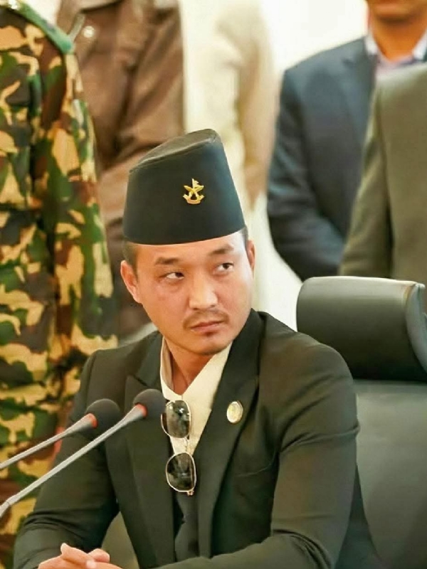 نیپال کے وزیر داخلہ سودن گرونگ نے وزیر اعظم بالیندر شاہ کو استعفیٰ سونپا