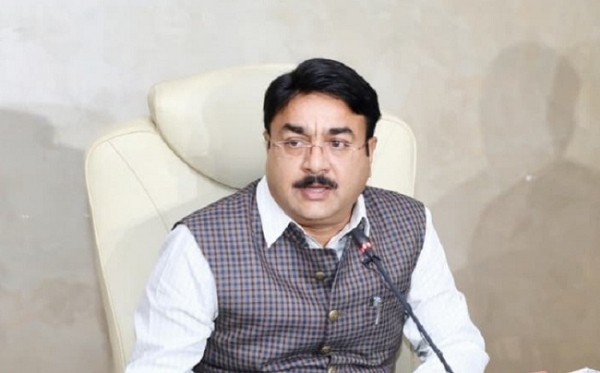 کابینہ کی میٹنگ میں لیے گئے فیصلوں کی جانکاری دیتے ہوئے وزیر مملکت پٹیل