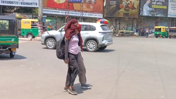 شدید گرمی اور جھلسا دینے والی لو کی شدت، دوپہر کے وقت سڑکیں ویران ہوگئیں