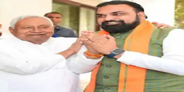 وزیر اعلیٰ سمراٹ چودھری نے دہلی سے لوٹتے ہی نتیش کمار سے ملاقات کی