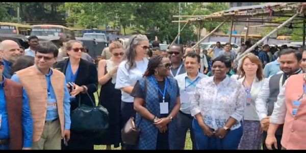 غیر ملکی وفد نے مغربی بنگال کے سلی گڑی میں انتخابی تیاریوں کا جائزہ لیا