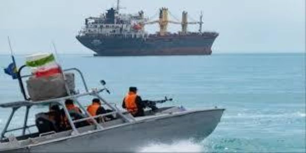 آبنائے ہرمز میں بڑھتی ہوئی کشیدگی کے درمیان، ایران کا ایک اور بحری جہاز پر حملہ