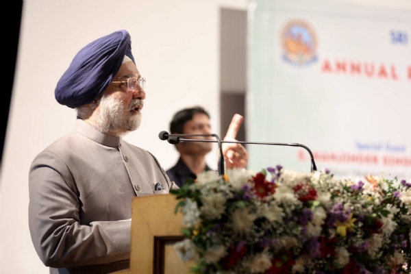 تعلیمی ادارے کردار سازی میں اہم کردار ادا کرتے ہیں: ترنجیت سنگھ سندھو