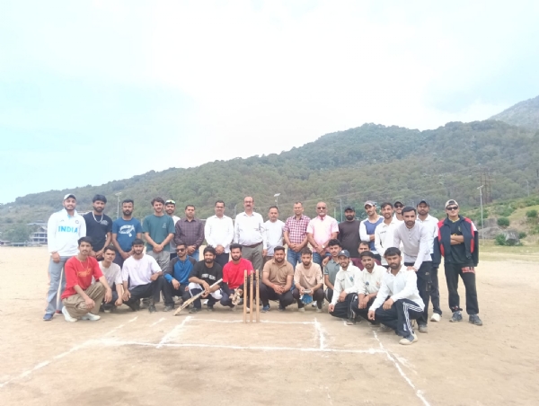 ایچ پی یو ریجنل سنٹر کے لینگویجز ڈیپارٹمنٹ نے انٹر ڈپارٹمنٹل کرکٹ ٹورنامنٹ میں جیت حاصل کی