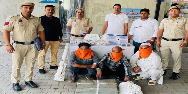 دہلی پولیس نے غیر قانونی اسلحہ بنانے والی فیکٹری کا پردہ فاش کیا، تین گرفتار