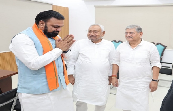 وزیر اعلیٰ سمراٹ چودھری نے نتیش کمار سے ملاقات کی