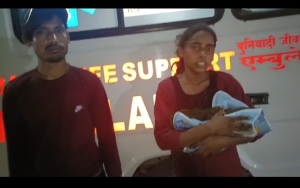 سیوان اسٹیشن پر خاتون نے بچے کو جنم دیا، آر پی ایف اور جی آر پی کی فوری کارروائی سے بچی جان