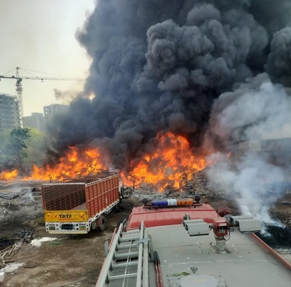 گروگرام کے بج گھیڑا میں پلاسٹک فیکٹری میں خوفناک آگ لگی