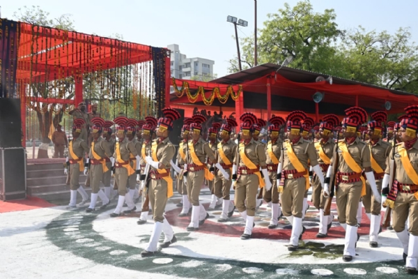 پاسنگ آؤٹ پریڈ میں نئے کانسٹیبلوں نے نظم و ضبط کا مظاہرہ کیا ، 436 نئے ریکروٹس اتر پردیش پولیس فورس میں شامل ہوئے