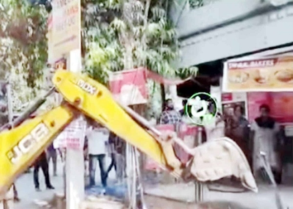 حیدرآباد میں فٹ پاتھ پرغیر مجاز قبضوں کو برخاست کرنے کا تسلسل جاری