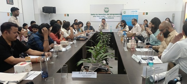 جامعہ ملیہ اسلامیہ کے طلبہ اور ممتاز ریڈیو جاکیز کا اہم عوامی صحت کے موضوعات سے متعلق اختراعی میسجنگ ڈیزائن اور میڈیا ایڈوکیسی کی آموزش کے لیے اشتراک