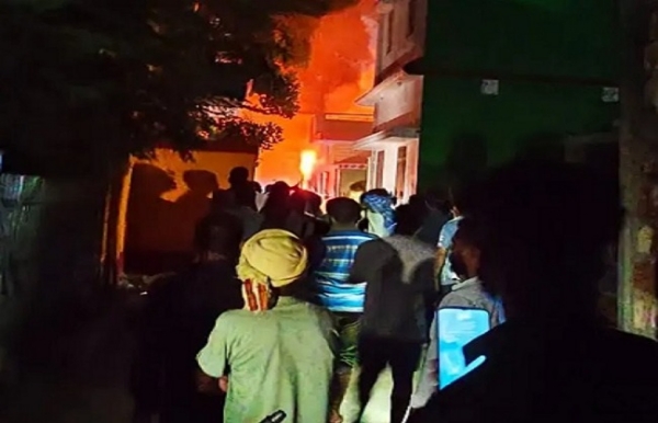 سپول میںلگی زبردست آگ، گیس سلنڈر پھٹنے سے تین مکانات خاکستر