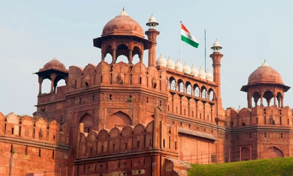 دہلی میں واقع لال قلعہ۔ اس کے ٹھیک سامنے مشہور چاندنی چوک ہے۔ فوٹو - انٹرنیٹ میڈیا
