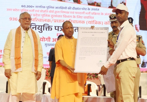 وزیر اعلیٰ یوگی نے کیا بڑا اعلان، کہا کہ اس سال پولیس میں ایک لاکھ نئی بھرتیاں ہوں گی