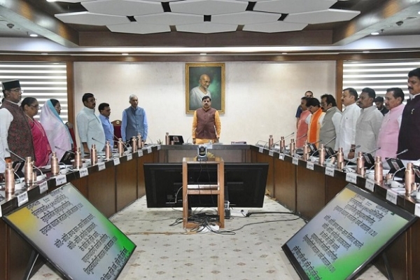 وندے ماترم گان کے ساتھ کابینہ کی میٹنگ شروع ہوئی