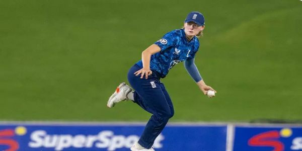 18 سالہ ٹِلی کورٹن ٹی ٹوئنٹی ورلڈ کپ کے لیے انگلینڈ کی ٹیم میں شامل