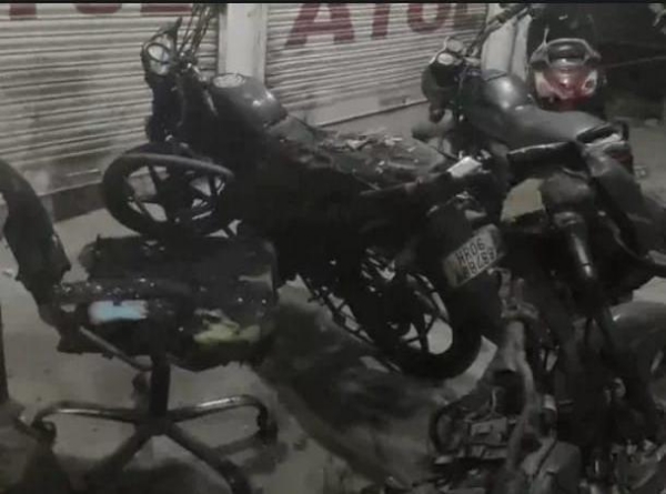 پانی پت میں ایک آٹوموبائل کی دکان میں زبردست آتشزدگی، تین بائک اور ڈھائی لاکھ روپے کا سامان جل کر خاکستر