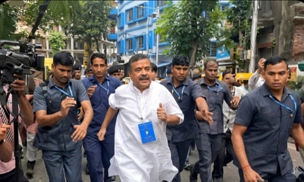 Suvendu-Faces-Chor-Slogans