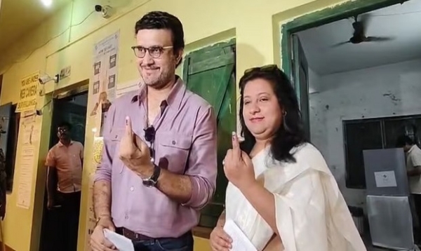 Cricketer-Sourav-ganguli-votin