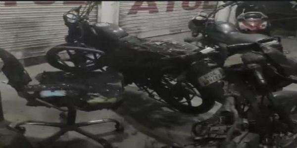 پانی پت میں ایک آٹوموبائل کی دکان میں زبردست آتشزدگی، تین بائک اور ڈھائی لاکھ روپے کا سامان جل کر خاکستر