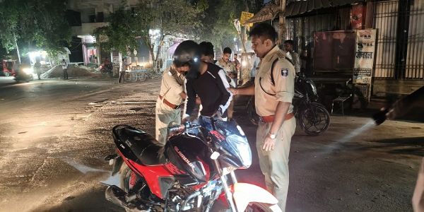 سارن میں گاڑی مہم کا ایس ایس پی نے کیا دیر رات اچانک معائنہ