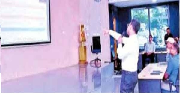 اے آئی کے استعمال سے کام کی رفتار اور کارکردگی میں اضافہ: کلکٹر