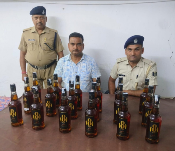 ٹرین کے  کوچ سےلاوارث غیر   ملکی شراب برآمد، نامعلوم شخص کے خلاف مقدمہ درج