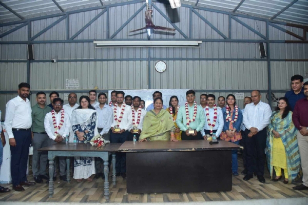 سول سروس میں کامیابی حاسل کرنے والے طلبا