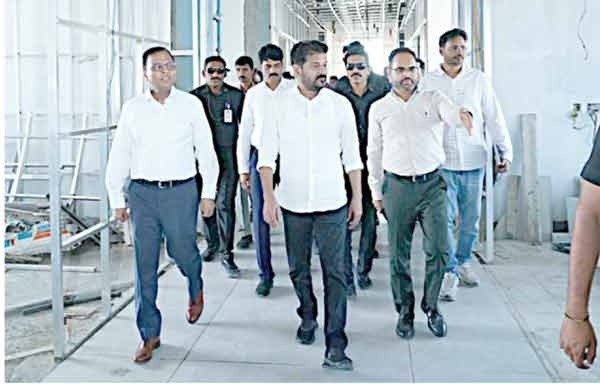 وزیراعلی  ریونت ریڈی نے فیوچر سٹی کے تعمیری کاموں کا جائزہ لیا