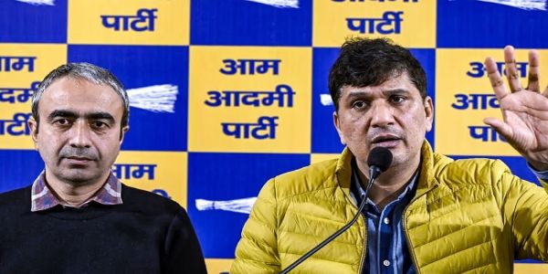 راگھو چڈھا کو ڈپٹی لیڈر کے عہدے سے ہٹانے کے بعد اے اے پی میں تنازعہ ، بیان بازی میں شدت