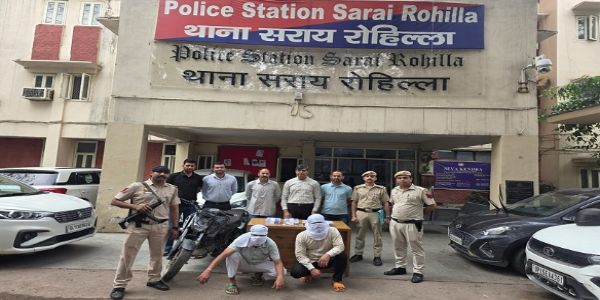 دن دہاڑے ڈکیتی کی واردات میں ملوث دو ملزمان گرفتار، 5.51 لاکھ روپے نقدی اور پستول برآمد