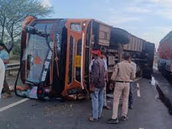 حادثے کا شکار بس