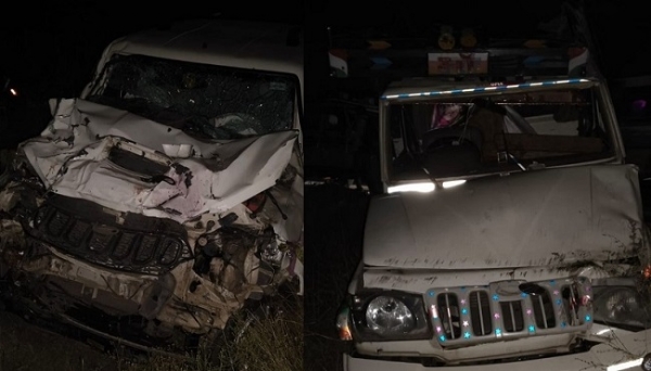 اسکارپیو کو ٹکر مارنے کے بعد پک اپ گاڑی