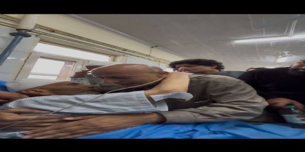 جیل میں بند ممبر پارلیمنٹ شمالی کشمیر انجینئر رشید پہنچے سرینگر، اپنے بیمار والد سے ملنے کے دوران جذباتی مناظر دیکھنے کو ملے