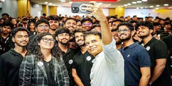 والدین کو محبت سے گلے لگائیں ، کے ٹی آر کا جذباتی پیغام