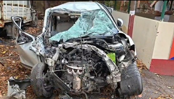 بس اور کار کی ٹکر میں دو افراد جاں بحق، پانچ زخمی