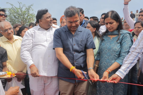 نجف گڑھ ڈرین کی صفائی کے لیے دو نئی ویڈ ہارویسٹر مشینیں لانچ کیں