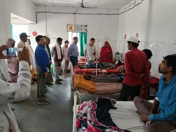 ایڈیشنل چیف سکریٹری داخلہ زخمیوں کی خیریت دریافت کرتے ہوئے